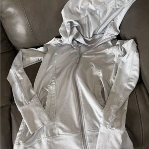 Mondetta Women's Silver Zigzag athletic jacket. Sz S tall.